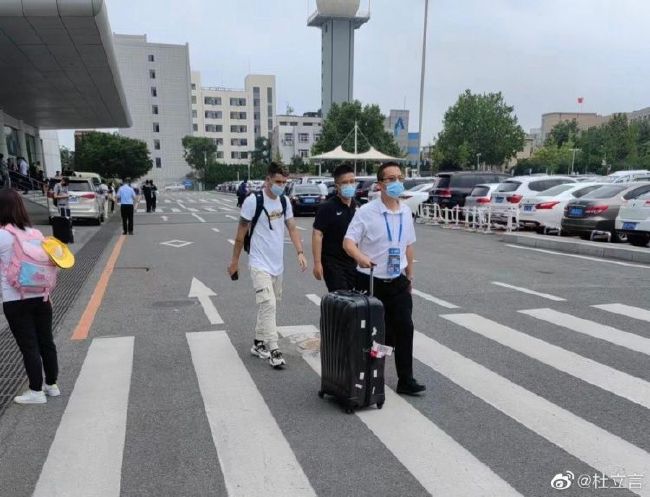 斯嘉丽裸乳照无奶罩视频